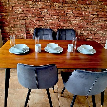 Glasgow Central - Entire House - Free Parking , Free Super Fast Wifi , Private Garden & Parking Security Esterno foto