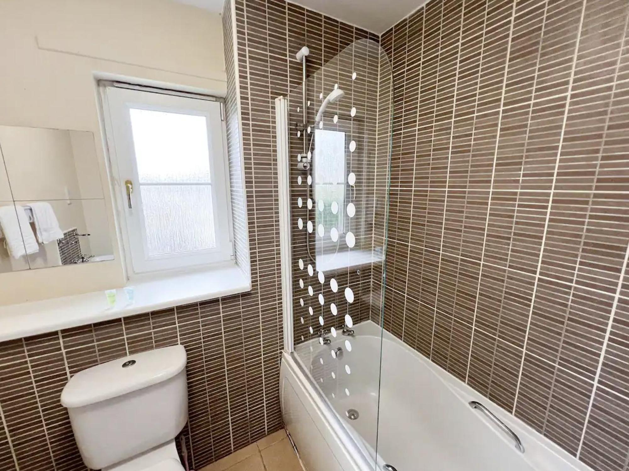 Glasgow Central - Entire House - Free Parking , Free Super Fast Wifi , Private Garden & Parking Security Esterno foto